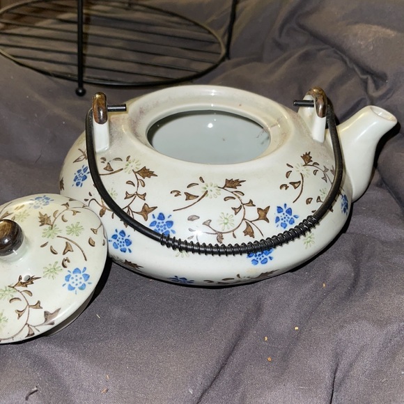 Pier1 imports China set, with stand and 4 original cups. - Picture 3 of 4